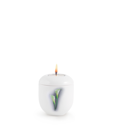 Porseleinen urn wit calla bloem herdenkingslicht