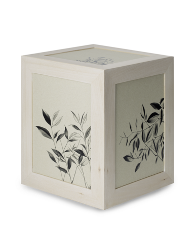 Linde houten urn met blad decoratie